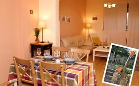 Central Charming Home With Garden Near Parking And Ndk